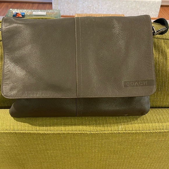 Coach “Camden” Pebbled Leather Unisex Messenger Bag - Picture 1 of 16
